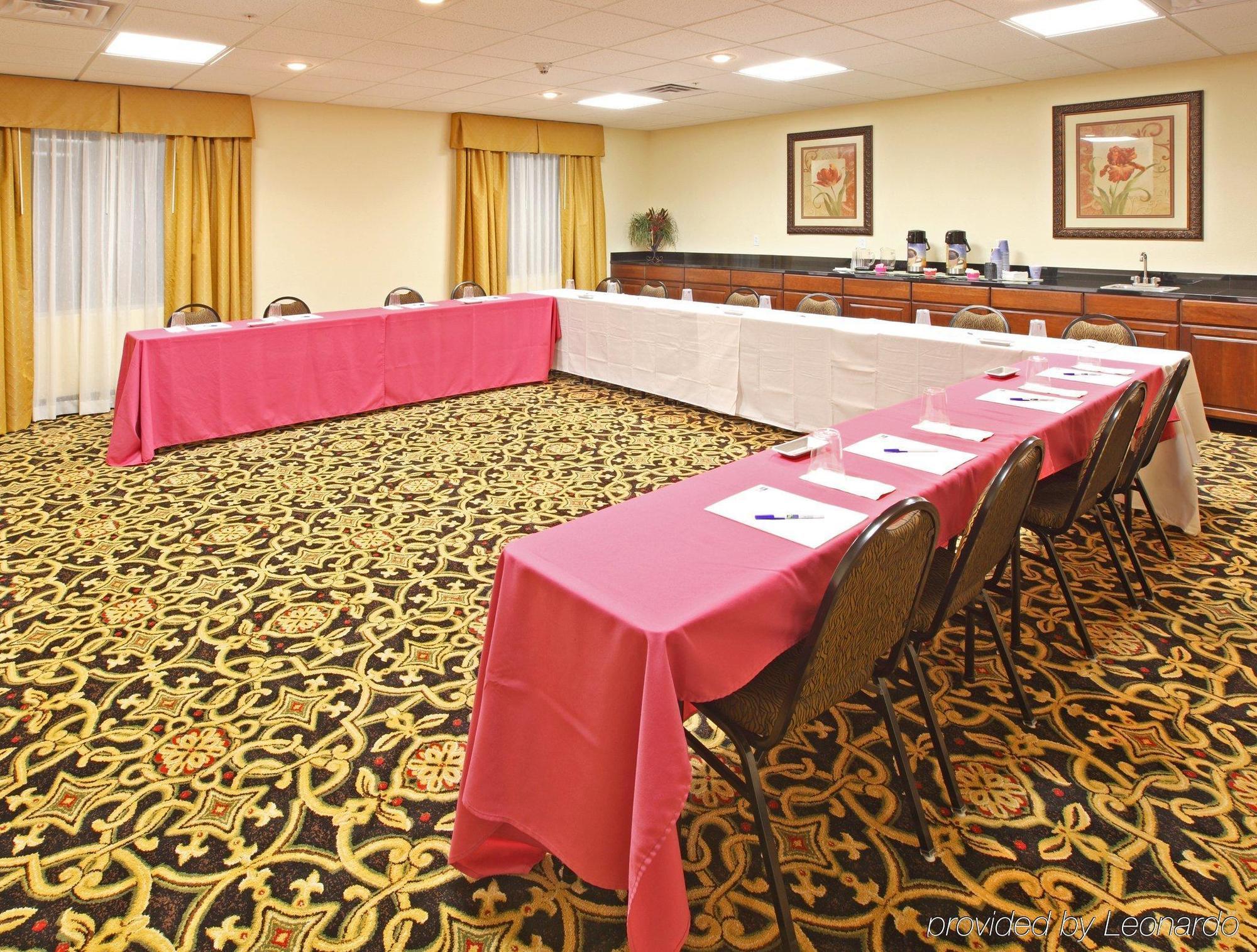 Holiday Inn Express Hotel & Suites Clarksville Konforlar fotoğraf